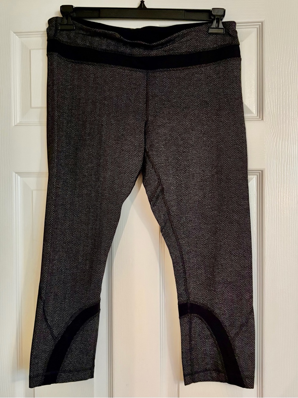 lululemon athletica Black Herringbone Capri athletic Leggings size 12 or Large